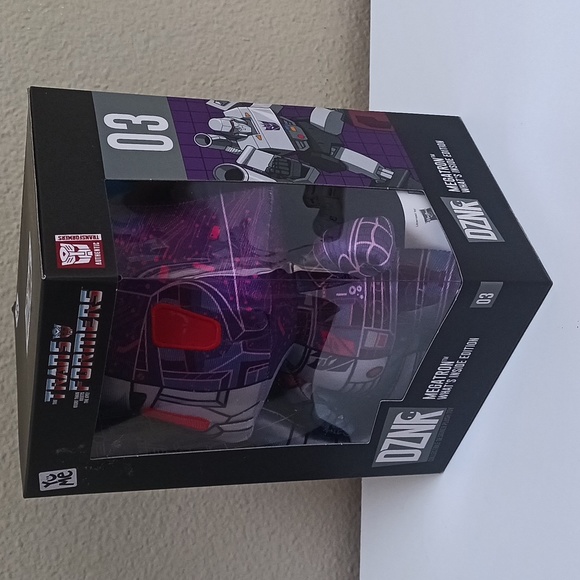 NWT DZNR Transformers Megatron Collectible Action Plush 7" What’s Inside Edition - Picture 4 of 9
